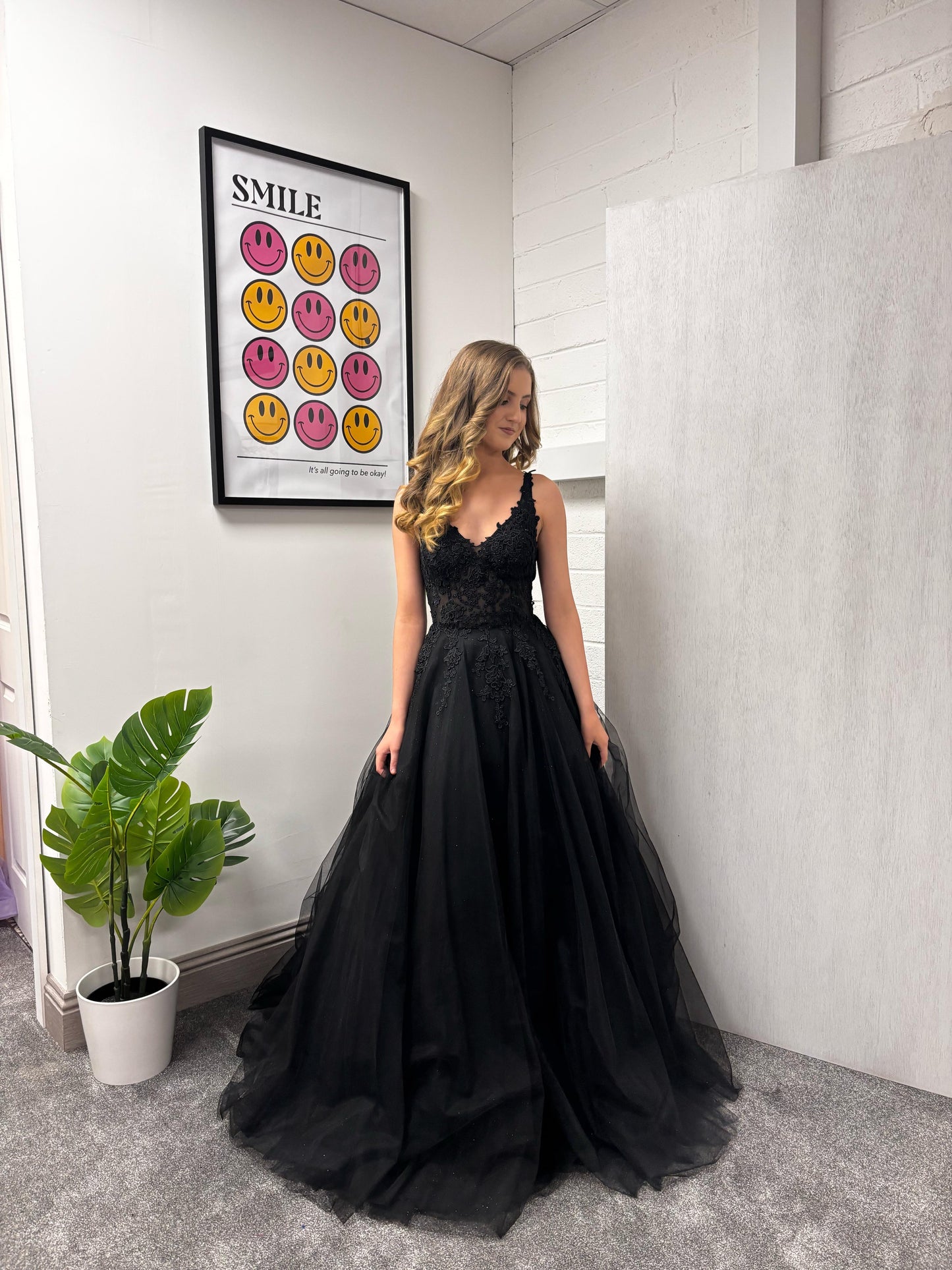 PRINCESS GOWN BLACK