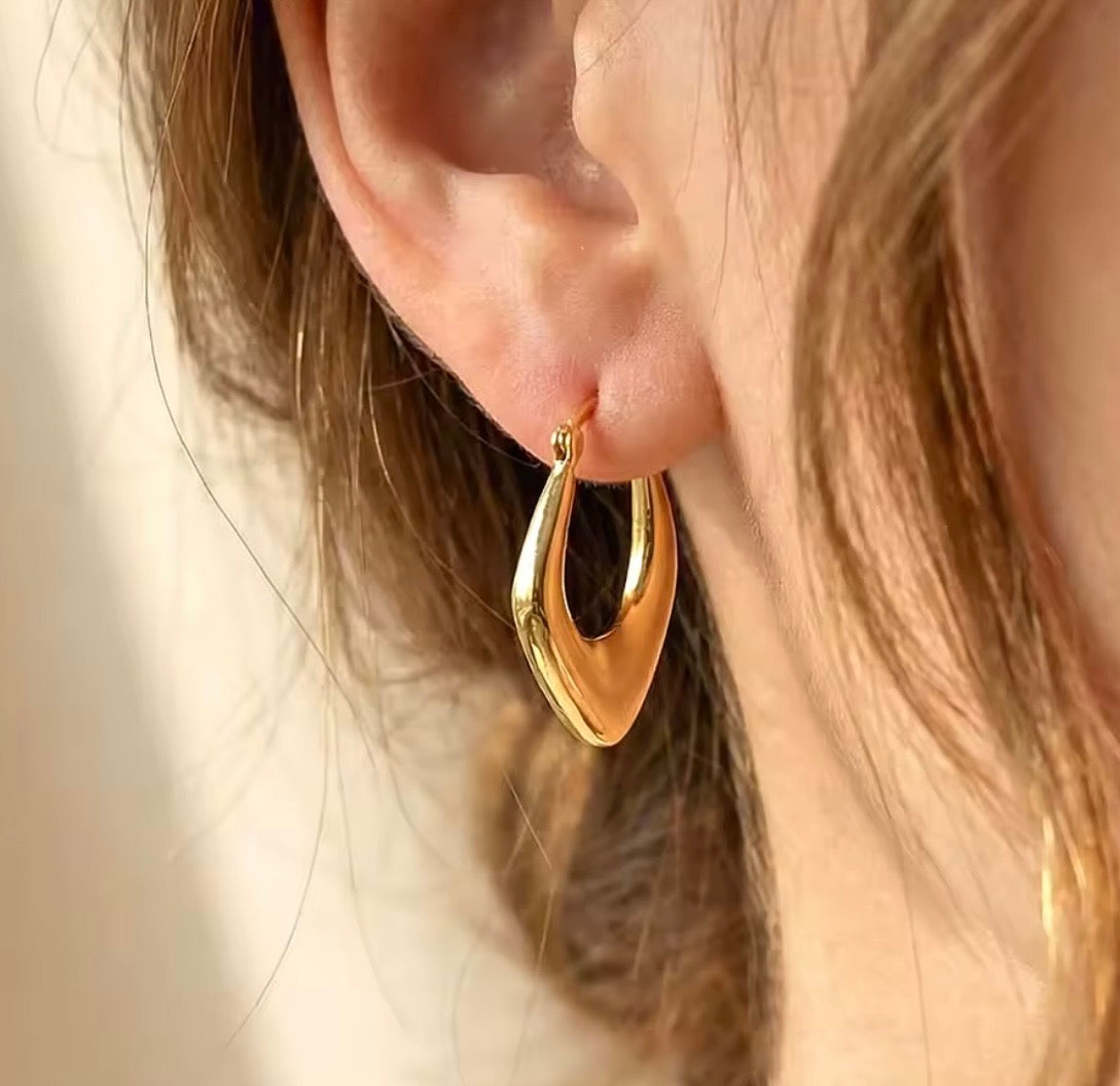 GOLD GEOMETRIC HOOP