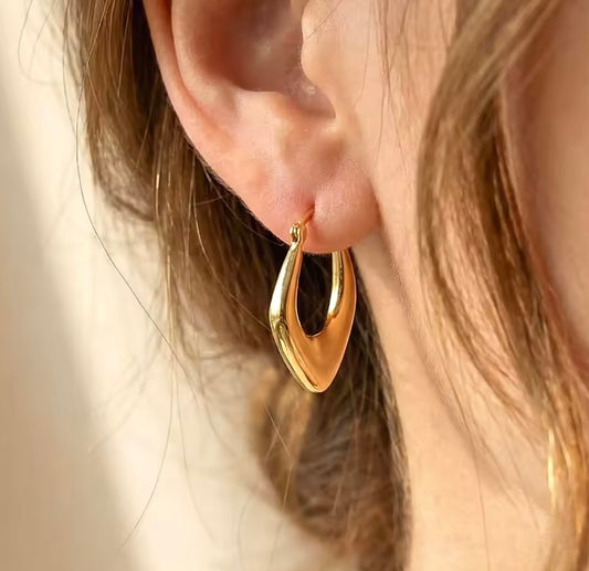 GOLD GEOMETRIC HOOP