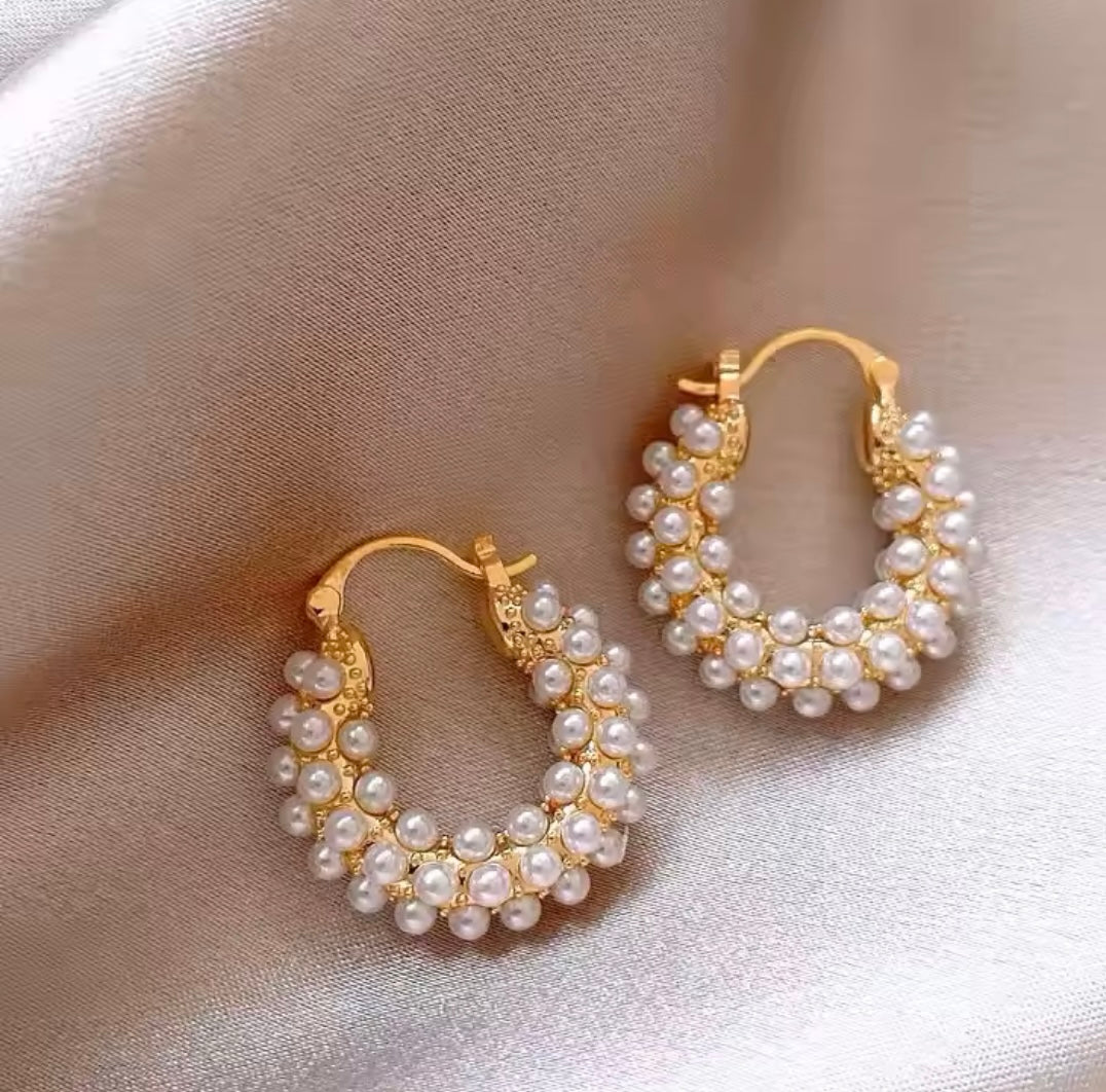 GOLD PEARL HOOP EARRINGS