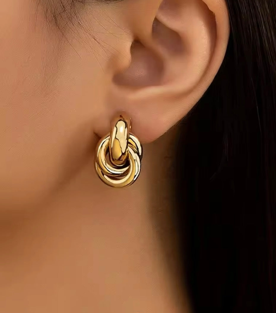 GOLD KNOT HOOP EARRINGS