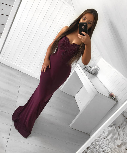 SWEETHEART FITTED GOWN BURGUNDY DEBS DRESS DUBLIN
